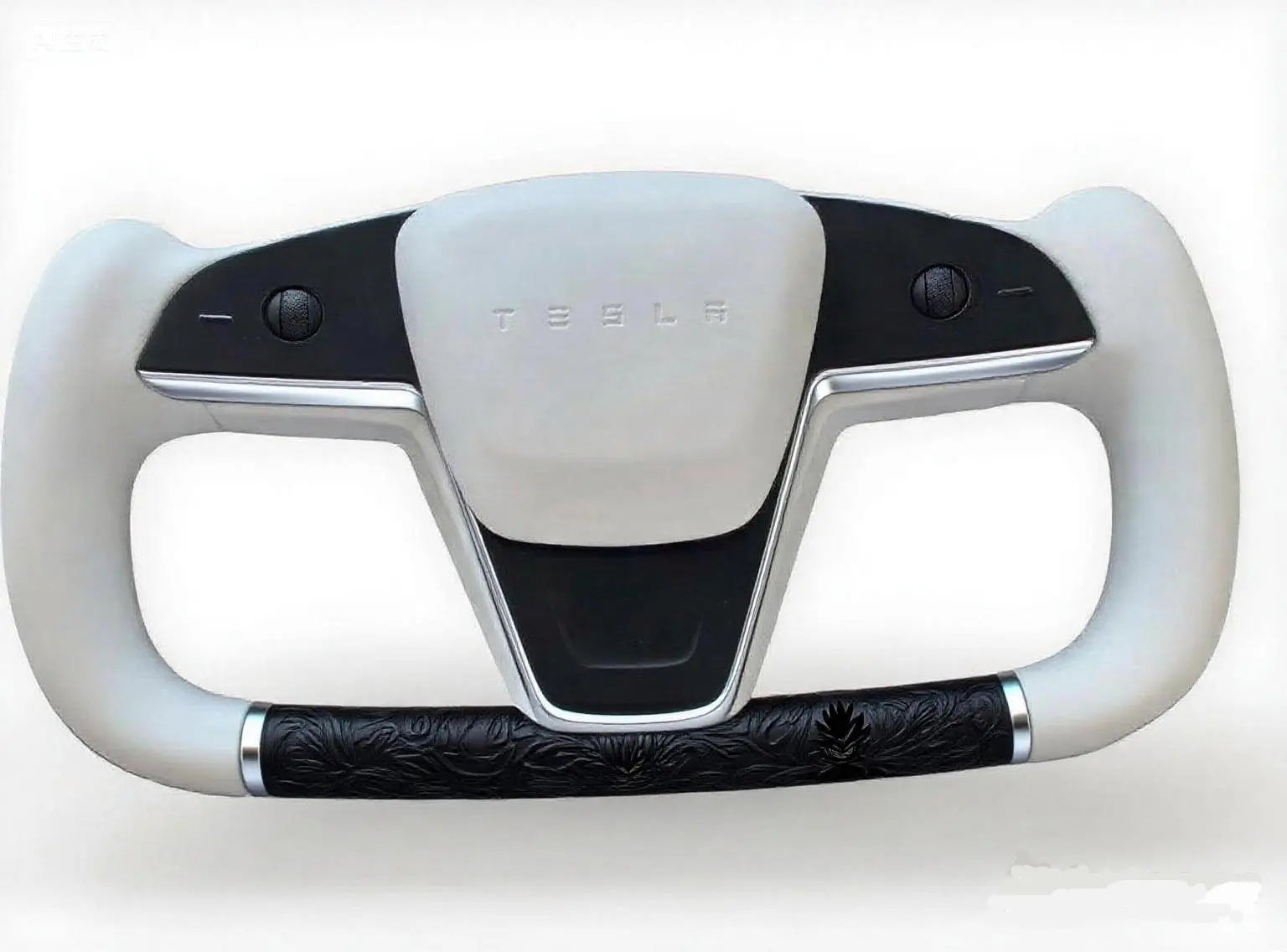 Holding-the-Tesla-steering-wheel-an-automotive-art-of-driving-that-blends-texture-and-design Axeco