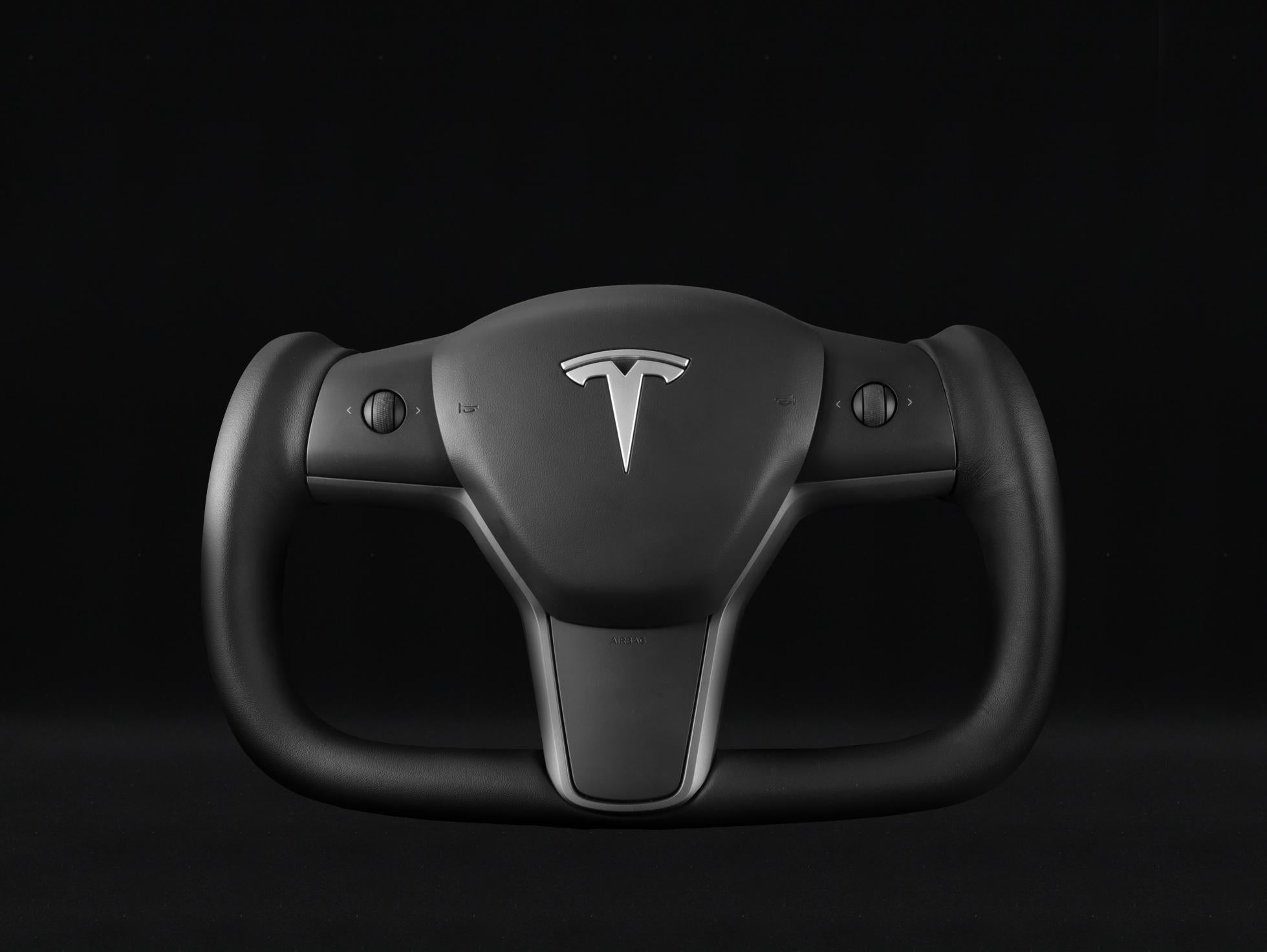 Tesla’s YOKE Steering Wheel: A Comprehensive Review of Pros, Cons, and Real-World Driving Experience